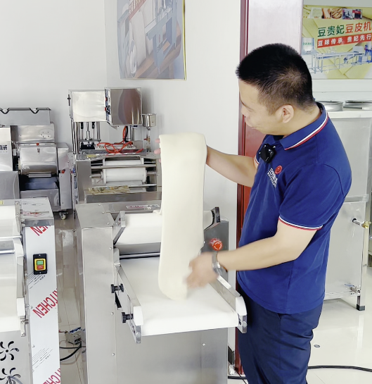 應該使用什么樣的壓面機進行揉面那？