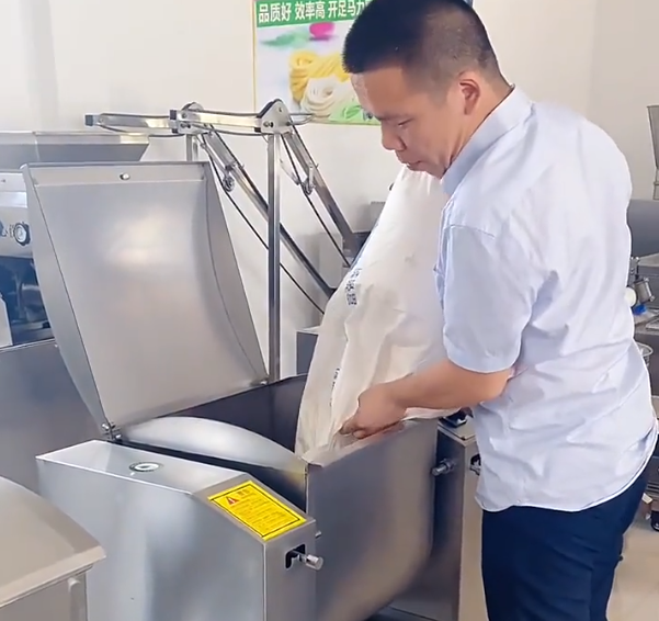 使用包子機包包子，應該怎么和面